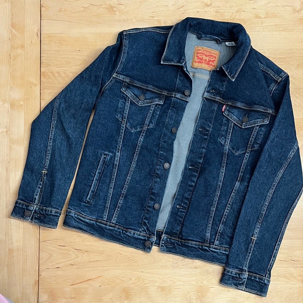 NWOT Men’s Levi’s Jean Jacket- Size Large